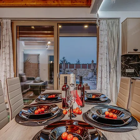 فيلة Monalisa Plános